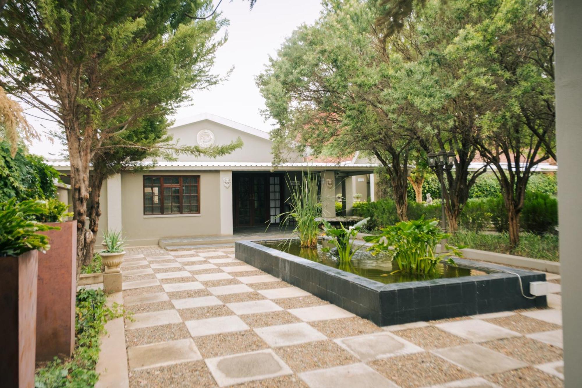 Villa Brocant Guest House Vryburg Екстер'єр фото