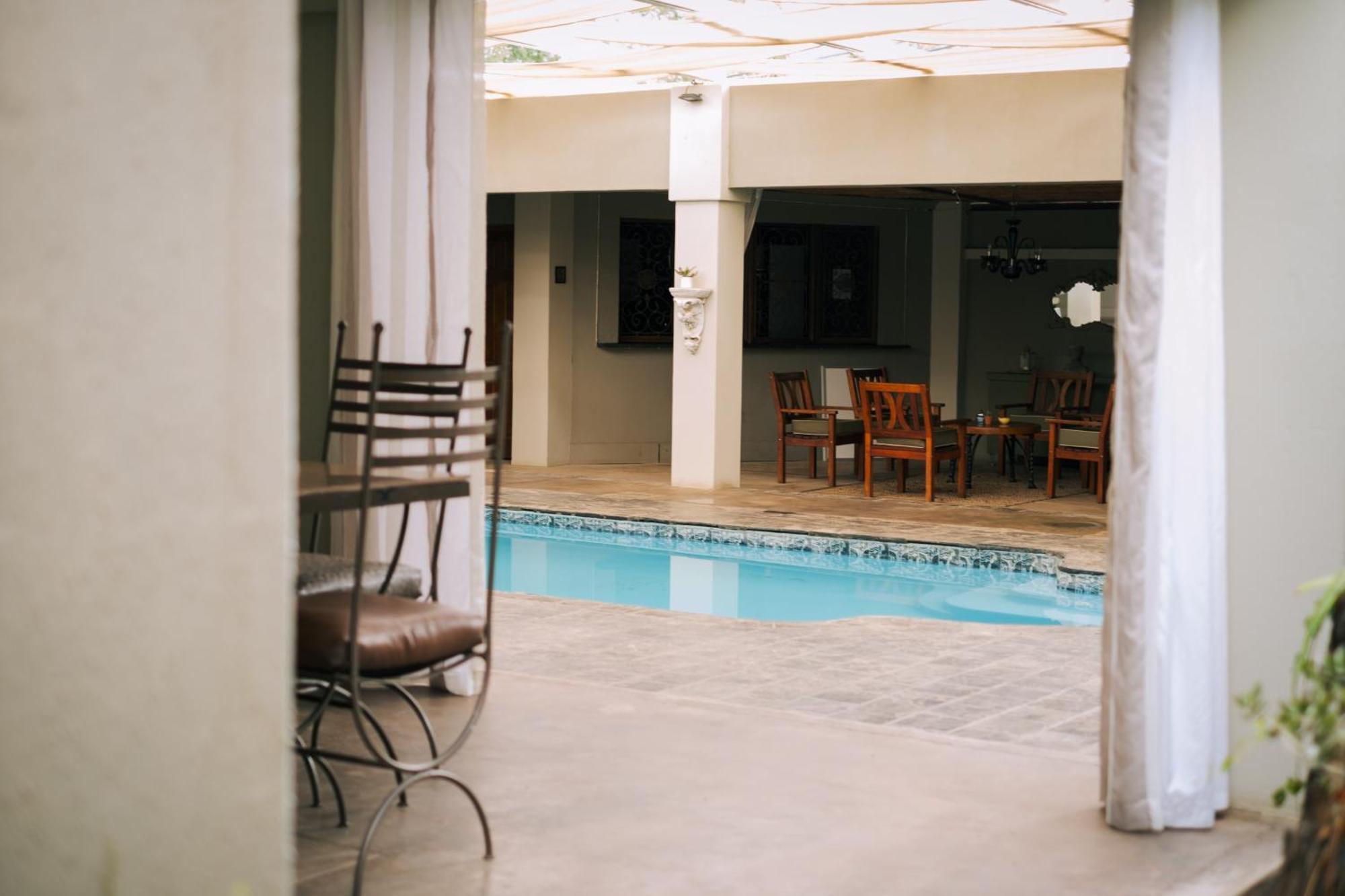Villa Brocant Guest House Vryburg Екстер'єр фото