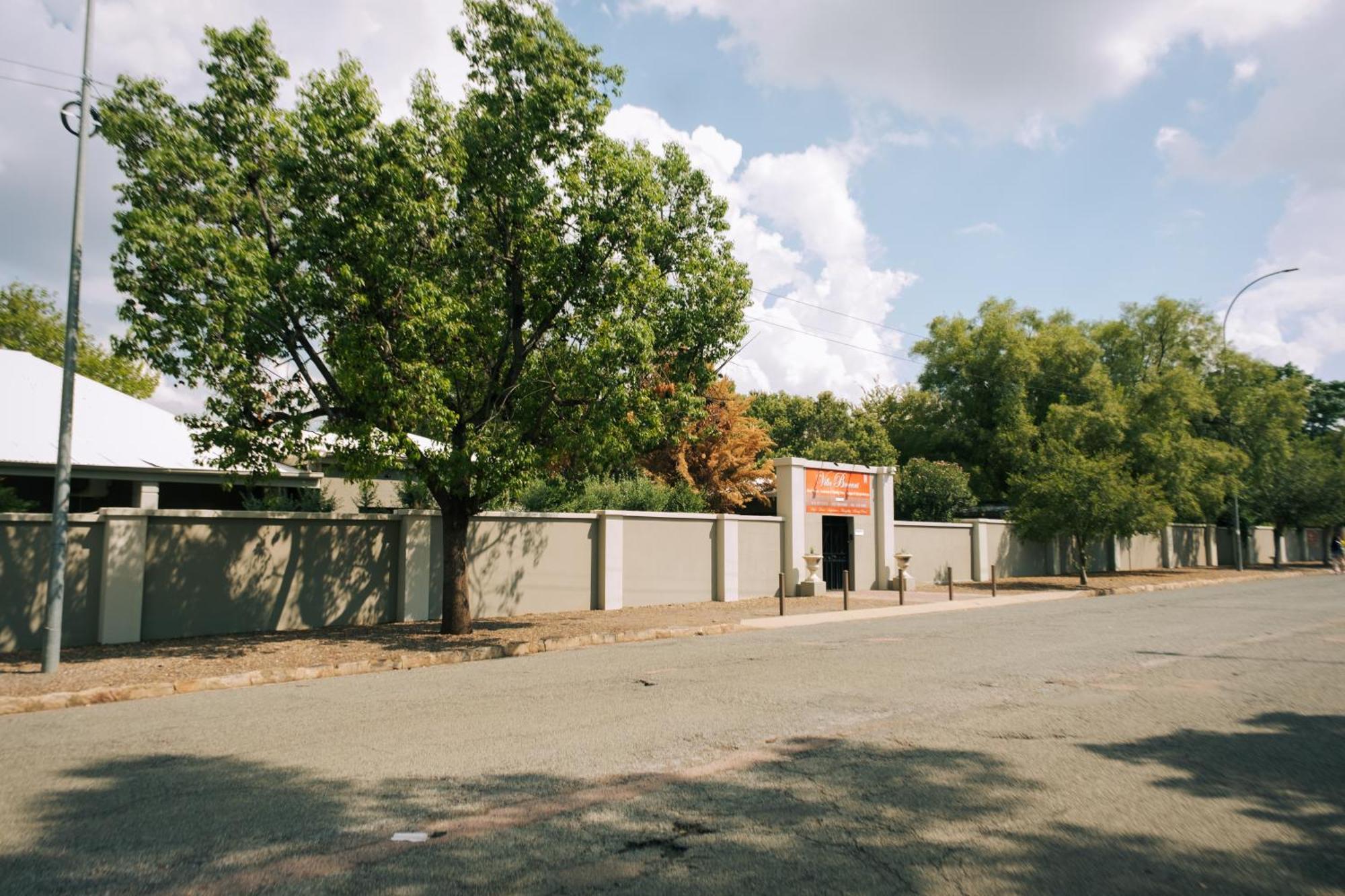 Villa Brocant Guest House Vryburg Екстер'єр фото