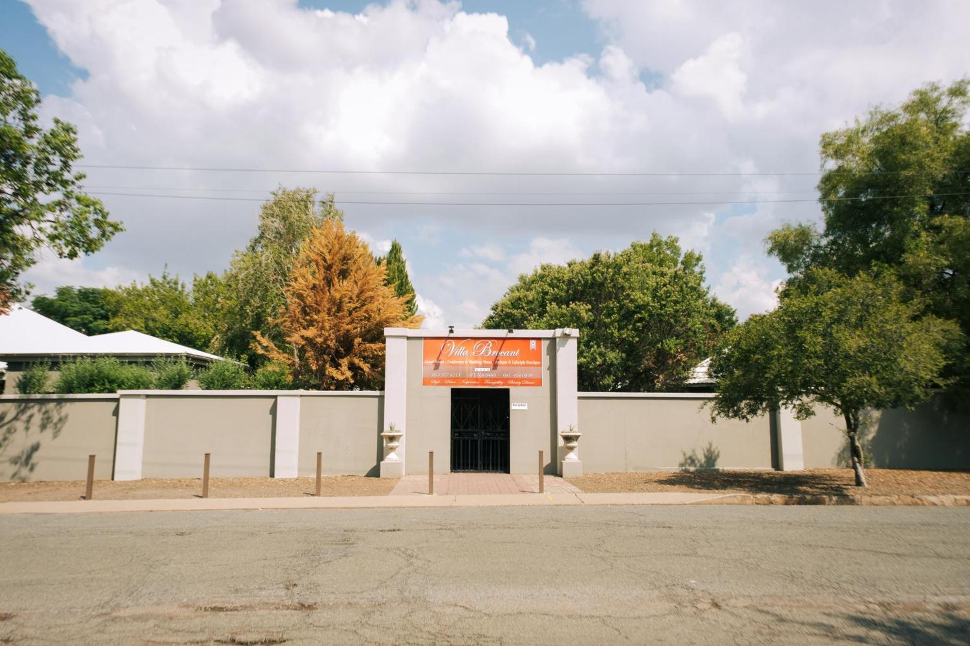 Villa Brocant Guest House Vryburg Екстер'єр фото