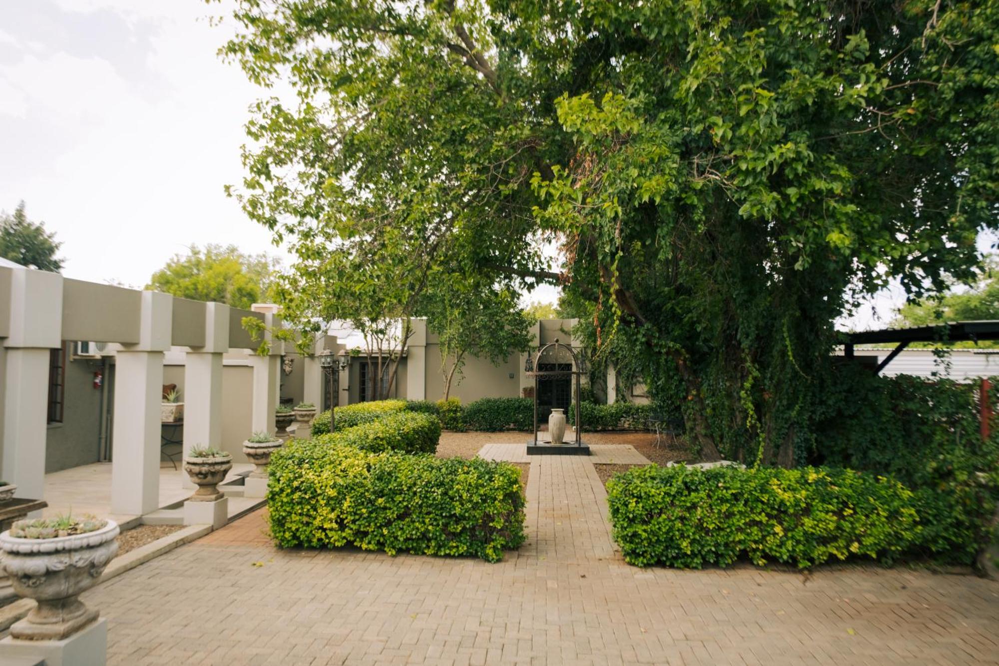 Villa Brocant Guest House Vryburg Екстер'єр фото