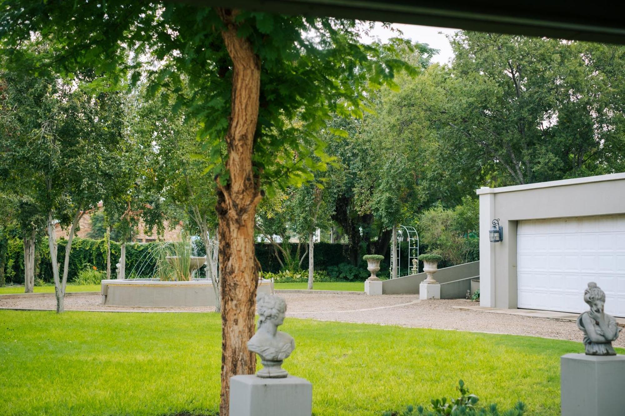 Villa Brocant Guest House Vryburg Екстер'єр фото