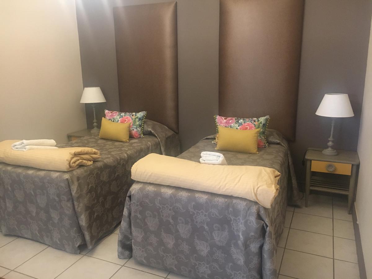 Villa Brocant Guest House Vryburg Екстер'єр фото