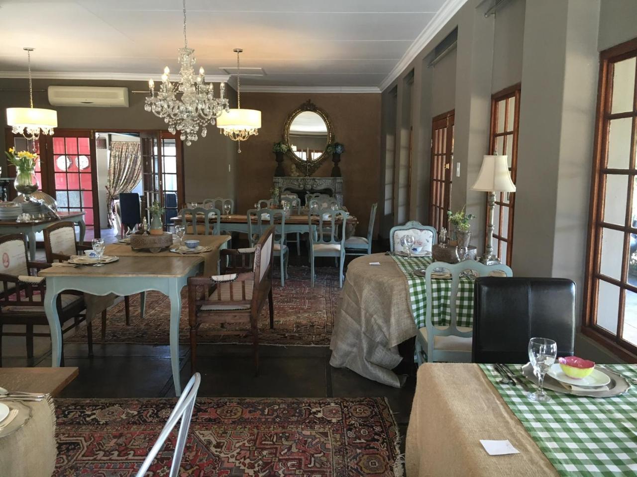 Villa Brocant Guest House Vryburg Екстер'єр фото